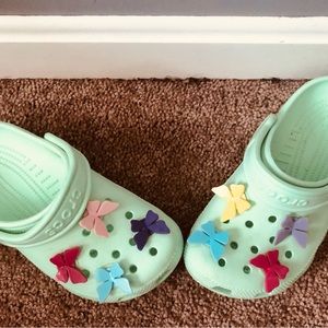 Crocs Kids’ Classic Clog, J1 with Butterfly Charms 🦋